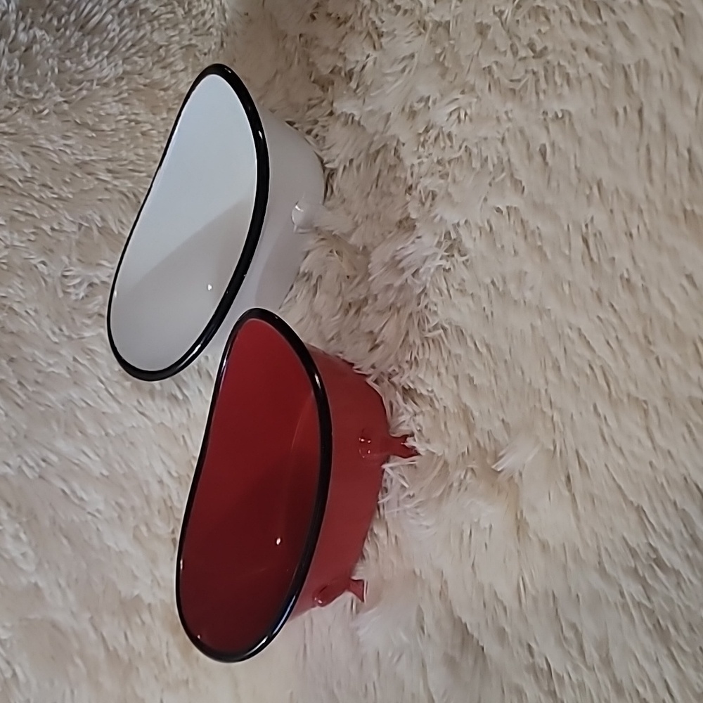 Ashland, Red Mini Bathtub,